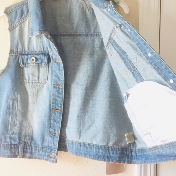 Denim vest with lace back detail - Picture 8 of 9